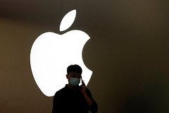 Суд оставил в силе многомиллионный штраф для Apple